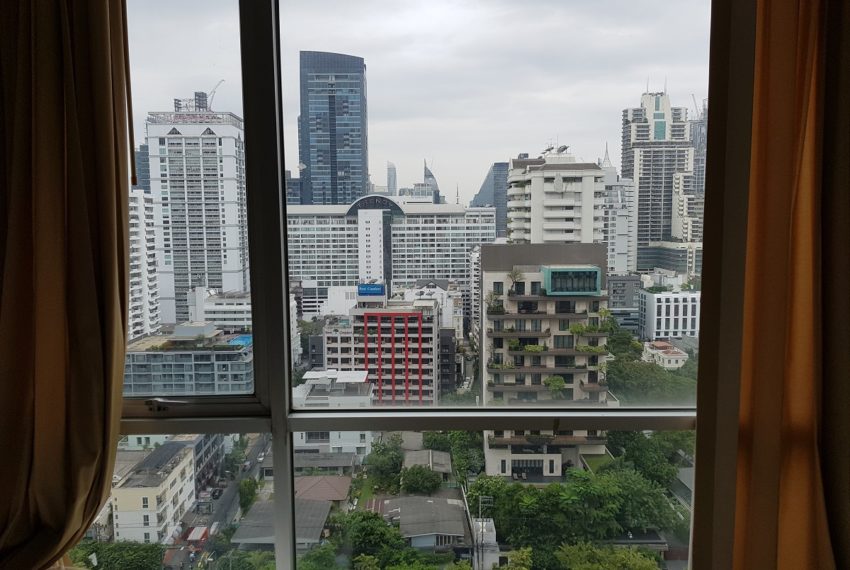 Master Centrium 2-bedroom duplex at Asoke for sale -city view