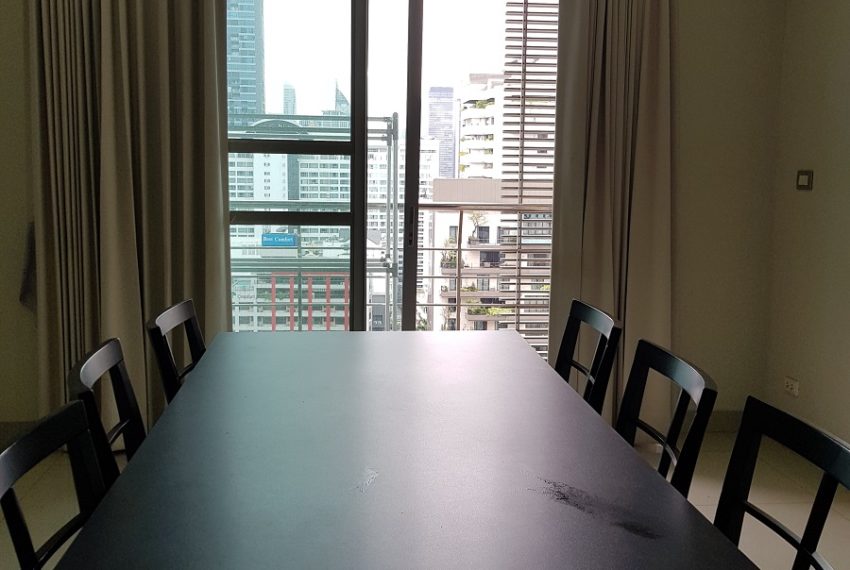 Master Centrium 2-bedroom duplex at Asoke for sale - dinning with view
