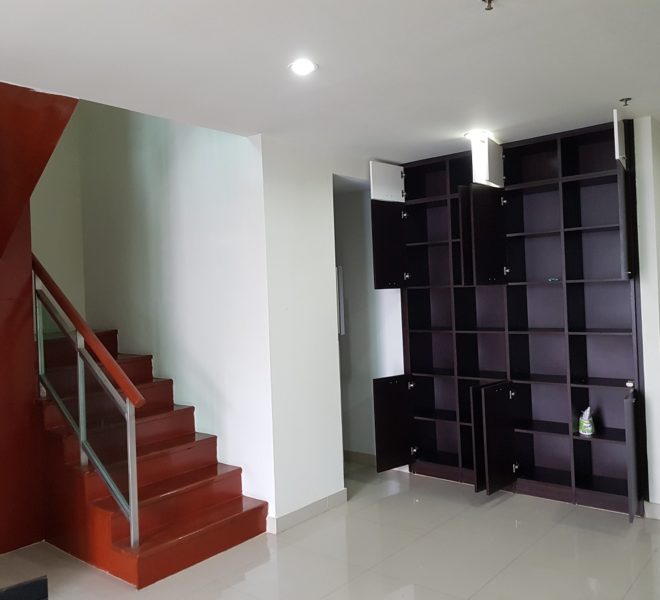 Master Centrium 2-bedroom duplex at Asoke for sale - living