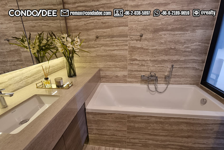 New luxury condo sale Sukhumvit 21 Celes Asoke bath