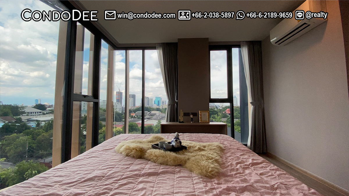 This peaceful green modern condo is available now in The Teak Sukhumvit 39 condominium in Phrom Phong