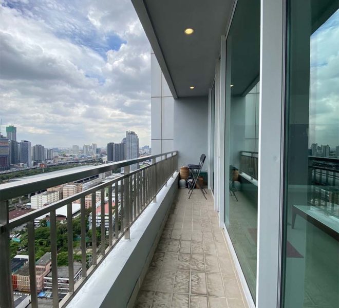 Penthouse High Ceilings Phethcaburi Nana long balcony