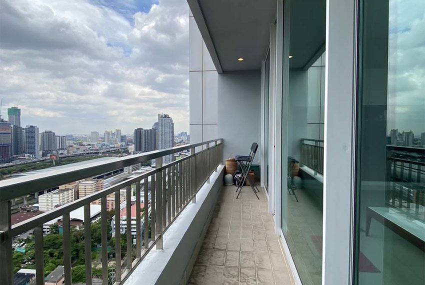 Penthouse High Ceilings Phethcaburi Nana long balcony
