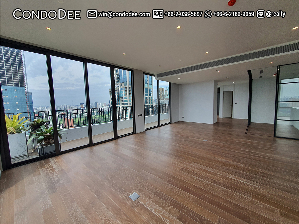 This penthouse near Lumpini Park is available now in Muniq Langsuan luxury condominium in Bangkok CBD.