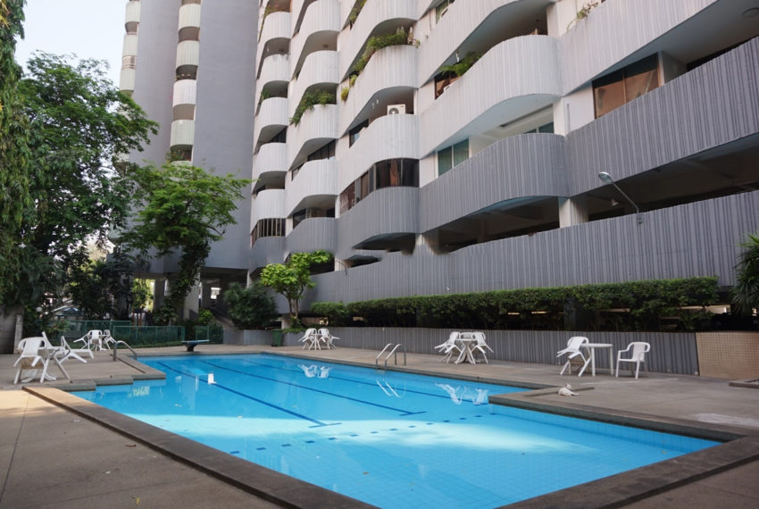 Premier Condominium Sukhumvit 24 - swimming pool