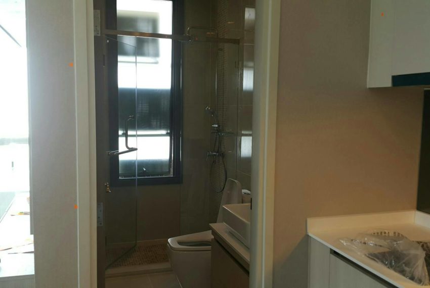Q-Asoke-2-bedroom-46sqm-sale-high-floor-toilet
