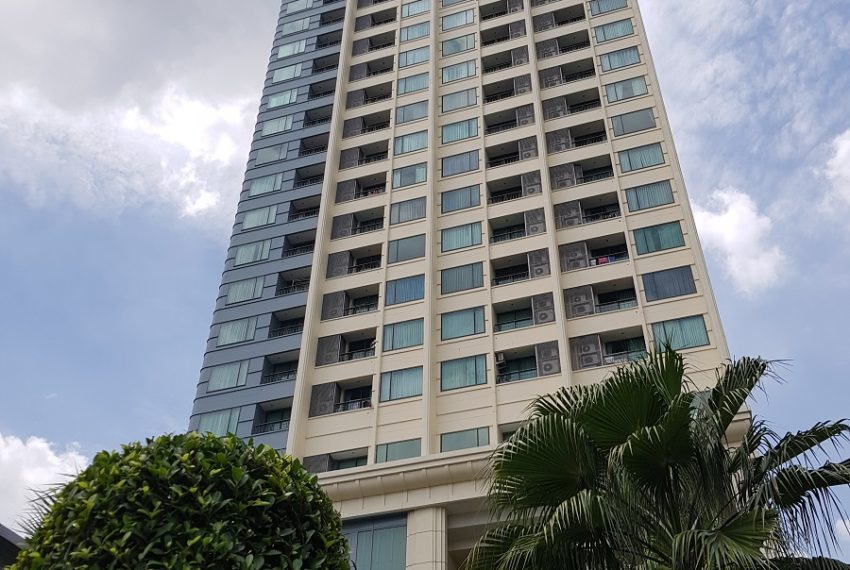 Q Asoke Condominium - building 02