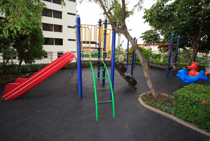 Regent on the Park 3 - kids playground