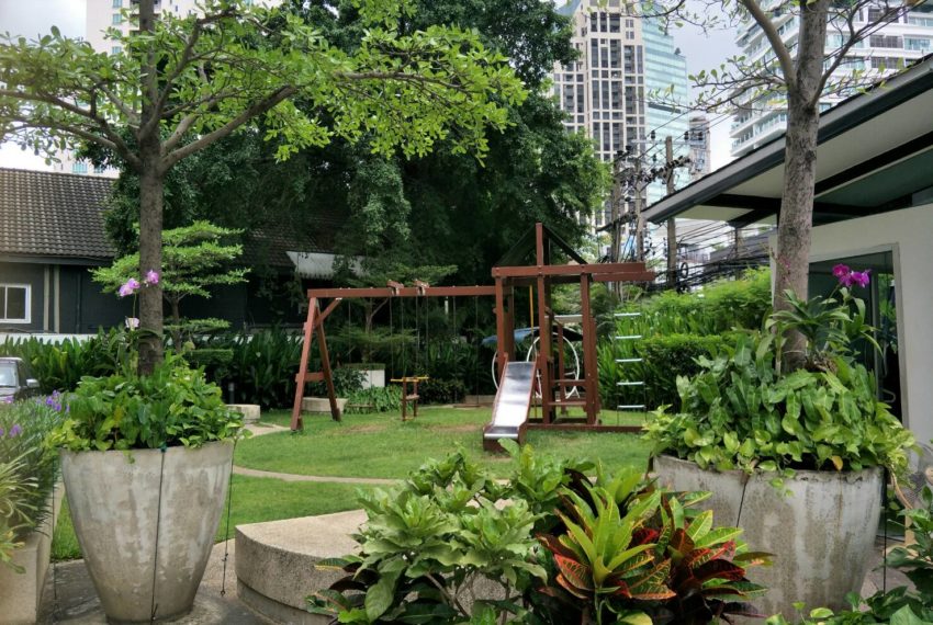 Royal Cascle-playground garden