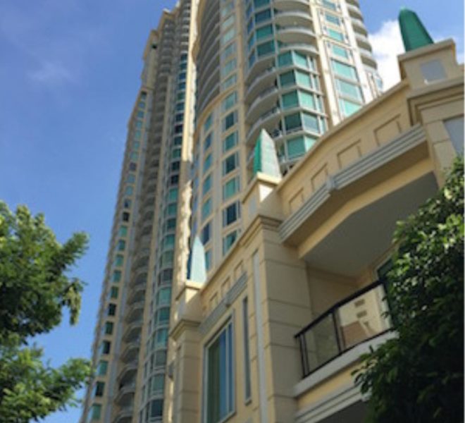 Royce Private Residences Condominium in Asoke - building
