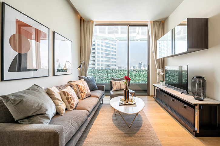 This luxury condo with a Lumpini park view is available now at a good price at Saladaeng One condominium in Bangkok CBD