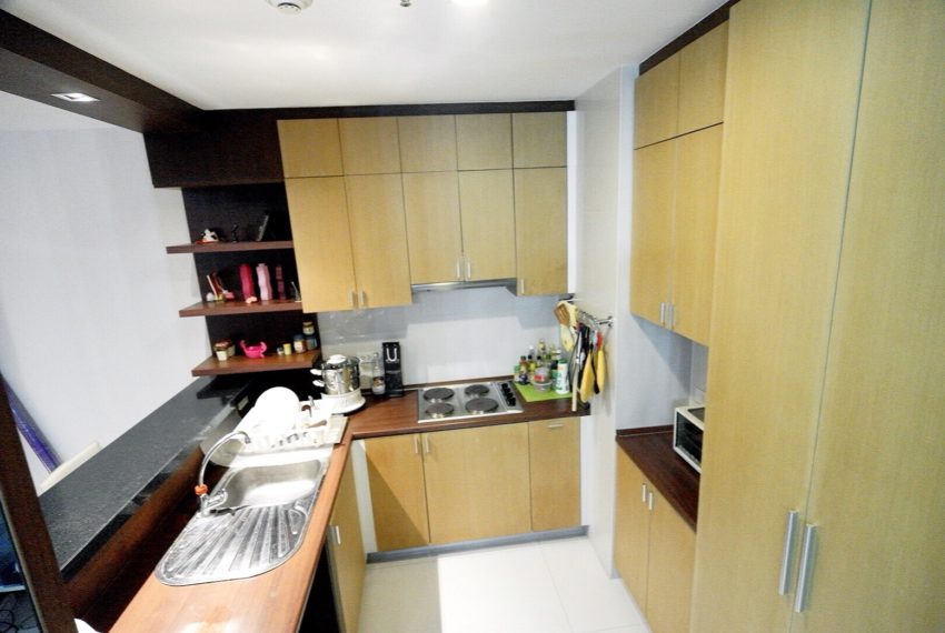 Sukhumvit-City-Resort-2-beds-sale-builtin-kitchen