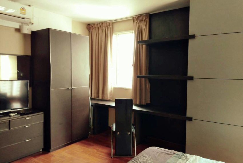 Sukhumvit-City-Resort-sell-1bed-high-floor-bedroom