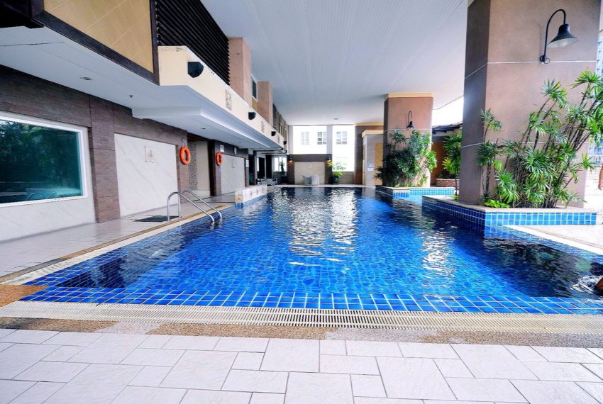 Sukhumvit City Resort swimming pool