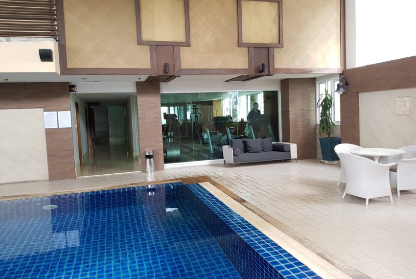 Sukhumvit City Resort swimming pool