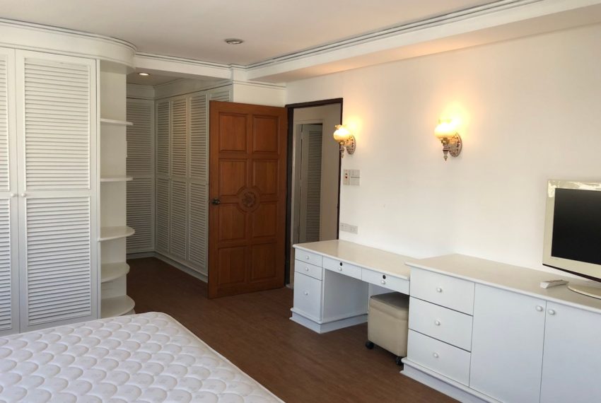 Sukhumvit House condo near Asoke BTS - Rent 2 bedroom - bedroom