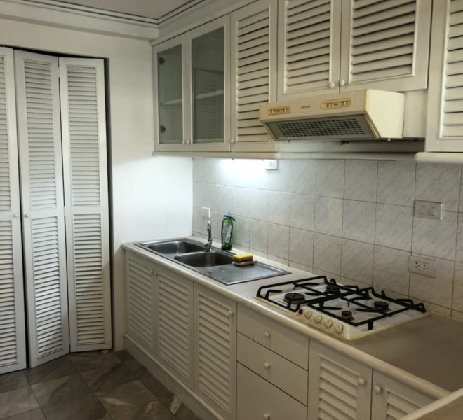 Sukhumvit House condo near Asoke BTS - Rent 2 bedroom - kitchen