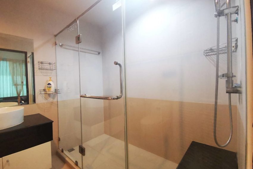 Sukhumvit Living Town - 2 beds 2 baths - For Sale_Bathroom