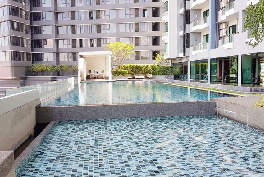 Supalai-Premier-Asoke-Bangkok-condo-pool