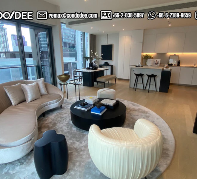 Super-luxury 2-bedroom condo Thonglor living room