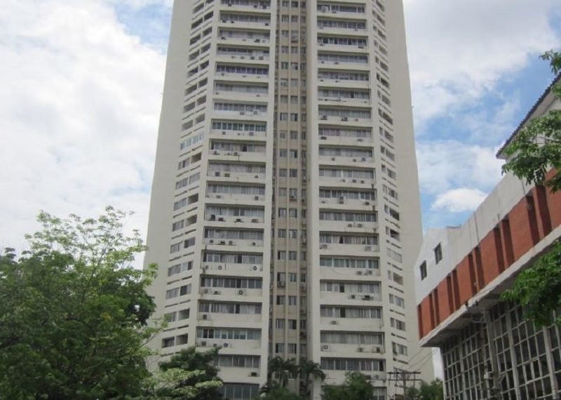 Tai Ping Towers condo in Ekkamai - building