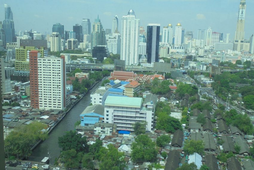 The Circle Petchaburi Condo 1-view from bedroom window