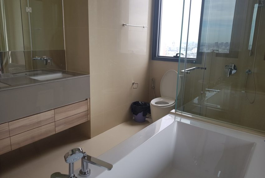 The Esse Asoke - High floor - rent or sale - bathroom