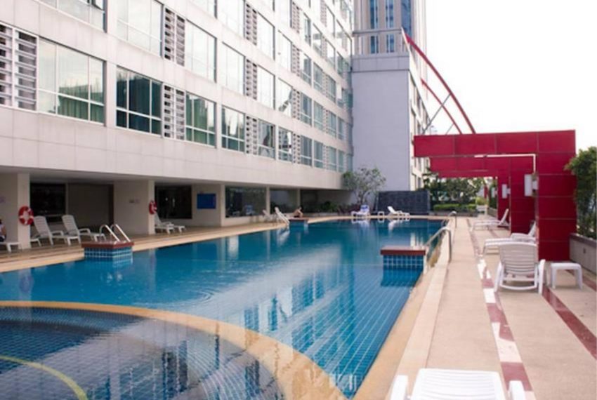 The Trendy Condominium in Sukhumvit 13 - swimming