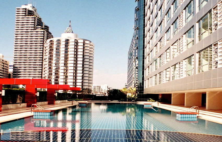 The Trendy Condominium in Sukhumvit 13 - swimming pool