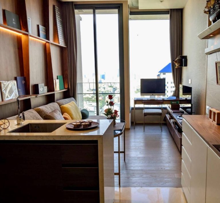 A condo for rent on high-floor in Asoke - 1-bedroom - The Esse Asoke