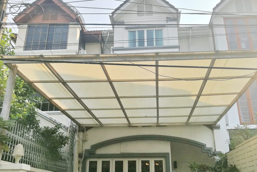 Townhouse for sale in Ekkamai - 4 Stories - Great Location