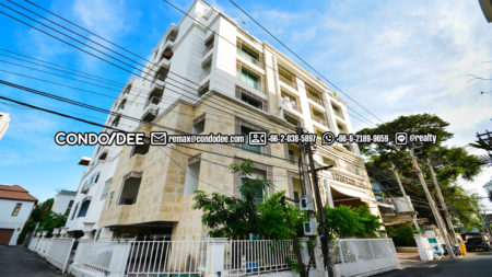 Tristan Sukhumvit 39 condo for sale in Phrom Phong near BTS Phrom Phong was built in 2009 - Pet-Friendly