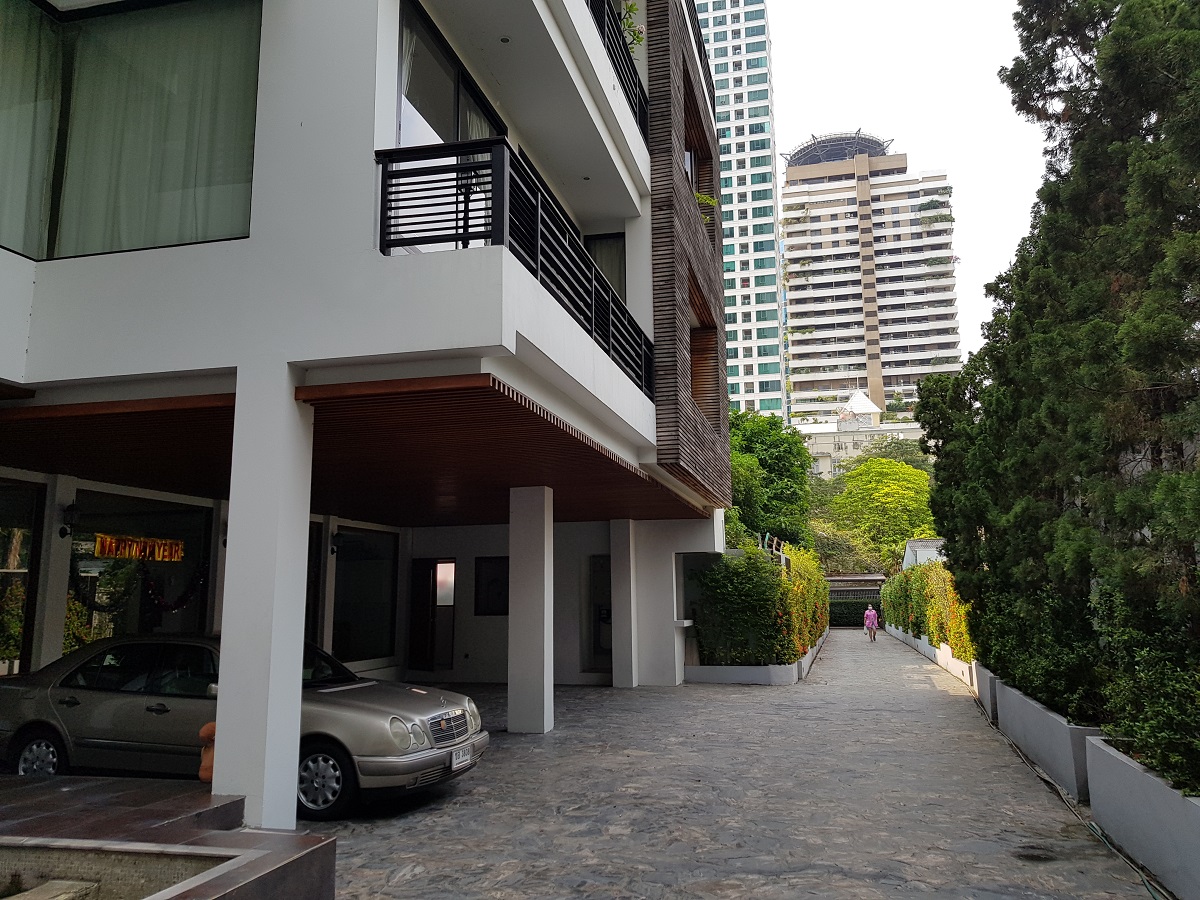 The owner is willing to sell this house for personal (family health) reasons. House is owned by a company so that the buyer has a choice to take over a company or buy property directly (for Thai national only). Serious inquiries only. Seller requires to present proof of funds prior to the disclosure of any details and showing.