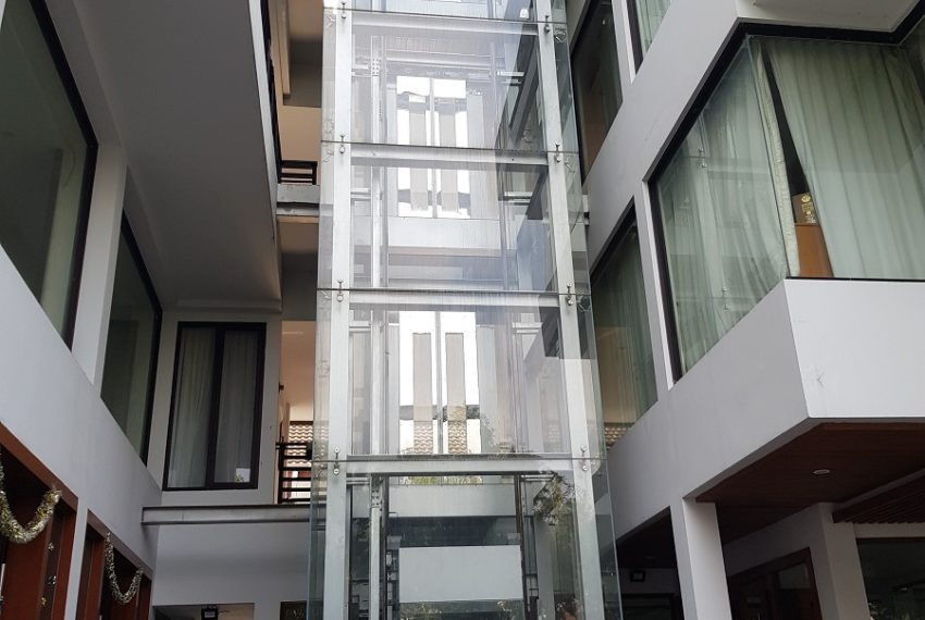 Unique House in the midst of Asoke - lift