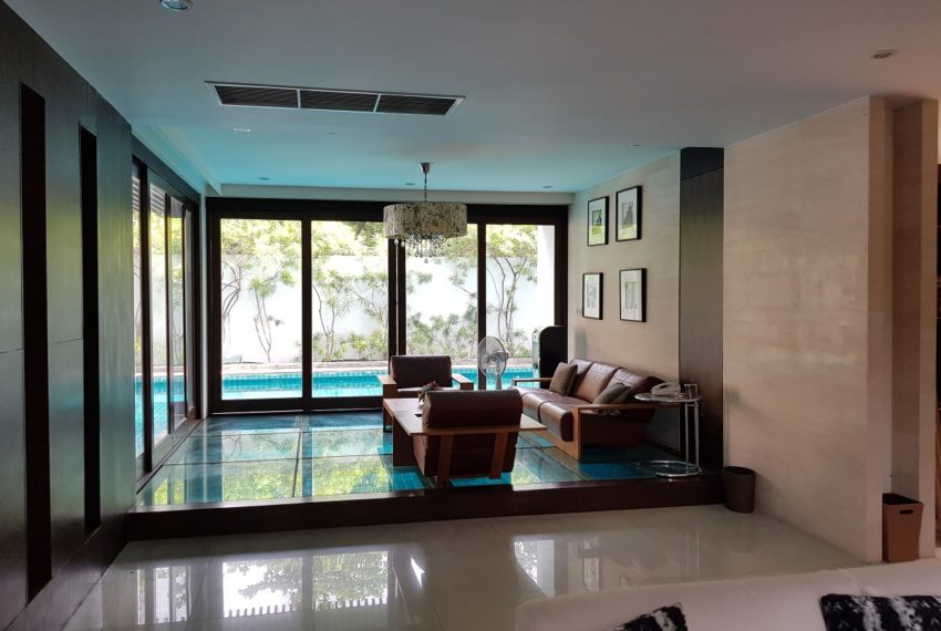 Unique House in the midst of Asoke - living