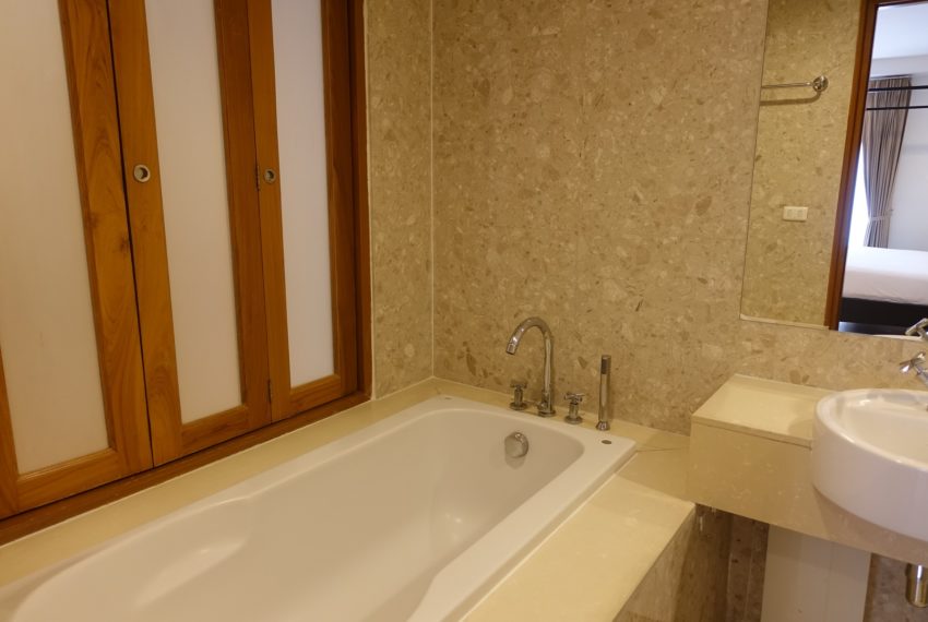 Viscaya Private Residences -2-bedroom-rent-bathtub