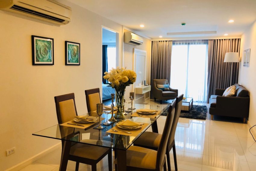 Voque Sukhumvit 31 condominium - cheapest 3 bedroom sale in Asoke - living room