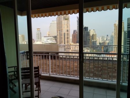Large 3-Bedroom Condo on High Floor Decorated with Love