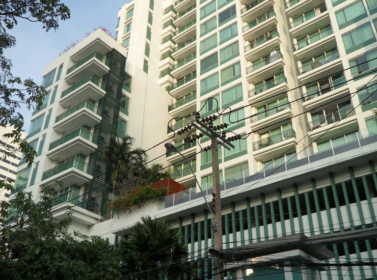 Wind Sukhumvit 23 condominium in Asoke - street view