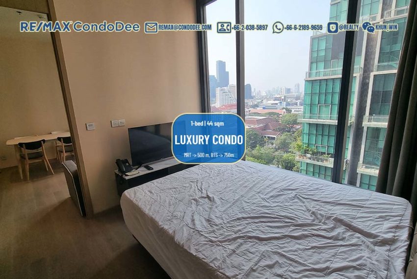 A 1-bedroom flat in Bangkok Asoke for sale is available now on a mid-floor of The Esse Asoke luxury Bangkok condominium