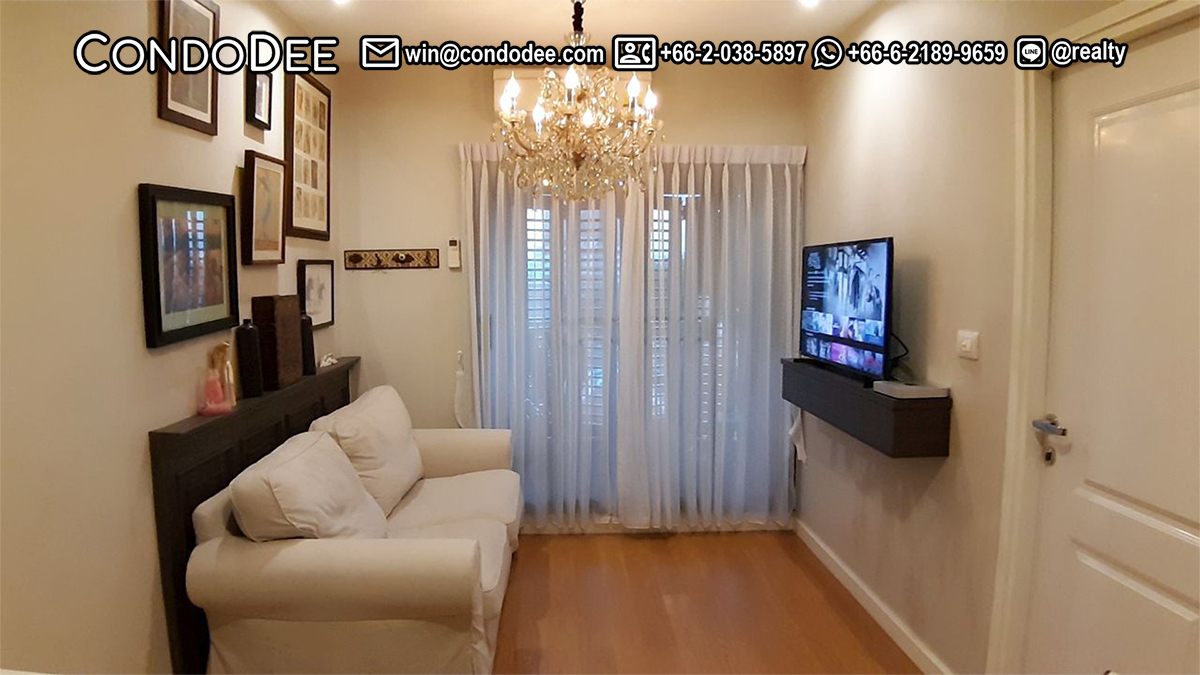 This affordable condo near EmQuartier is available now in Condolette Dwell Sukhumvit 26 condominium near BTS Phrom Phong