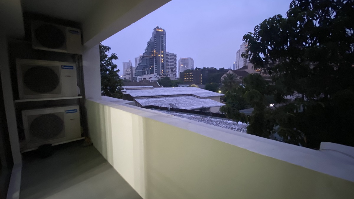 3-bedroom apartment for sale in Prompong - low-floor - Royal Castle Sukhumvit 39