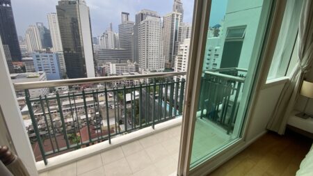 This 3-bedroom apartment in Asoke is available now in a popular Wind Sukhumvit 23 condominium near Srinakharinwirot University and BTS Asoke in Bangkok CBD