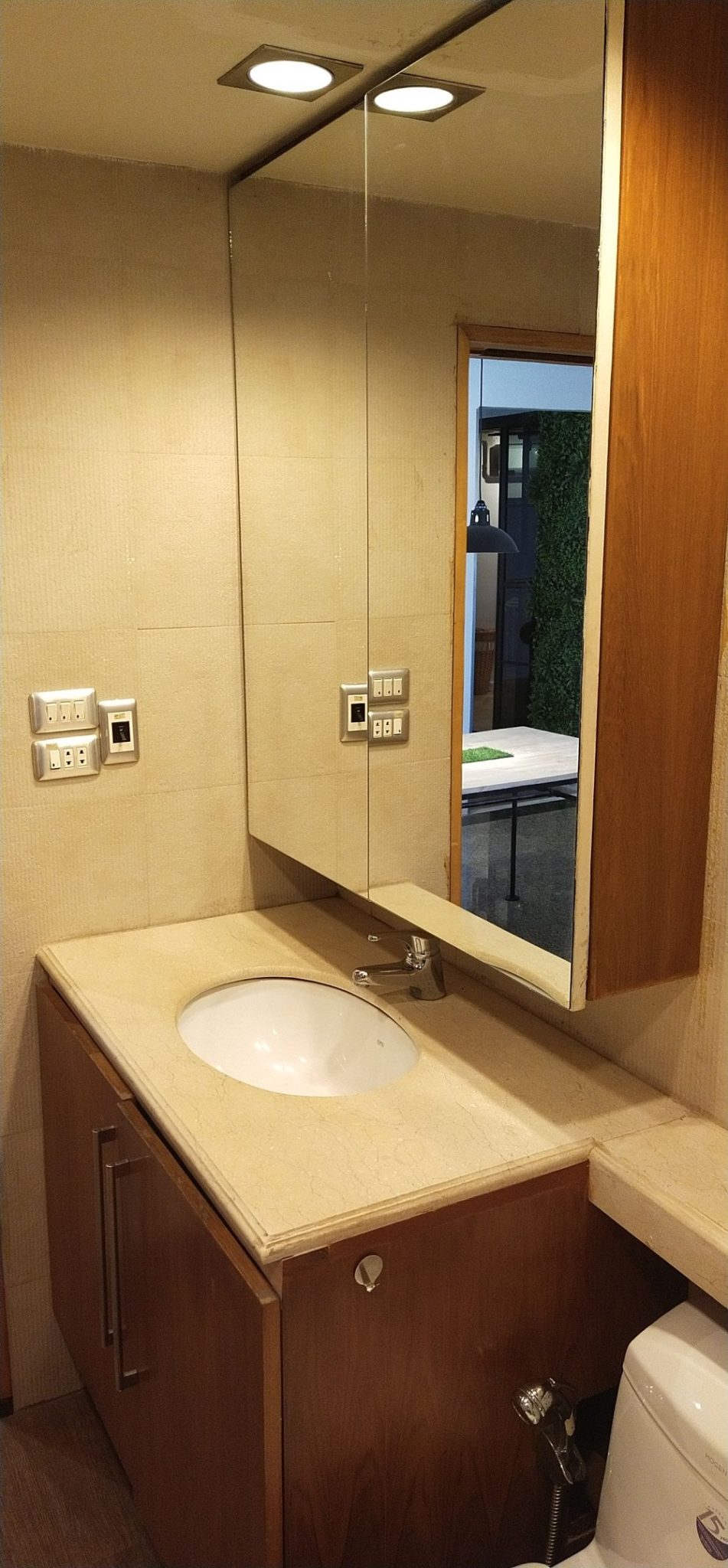 Large Bangkok apartment for sale in Sukhumvit 13 - renovated - Beverly Tower Condo in Nana