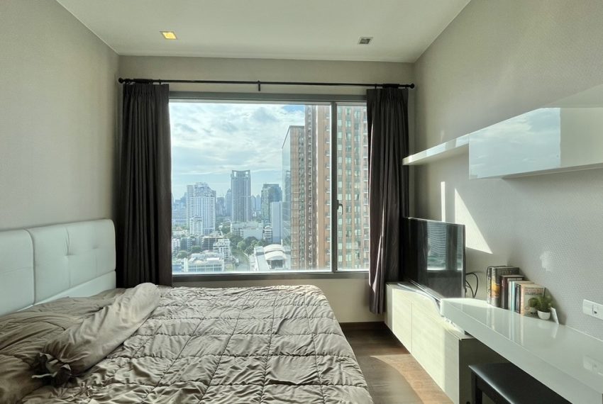 Flat for sale near MRT Phetchaburi Bangkok bedroom