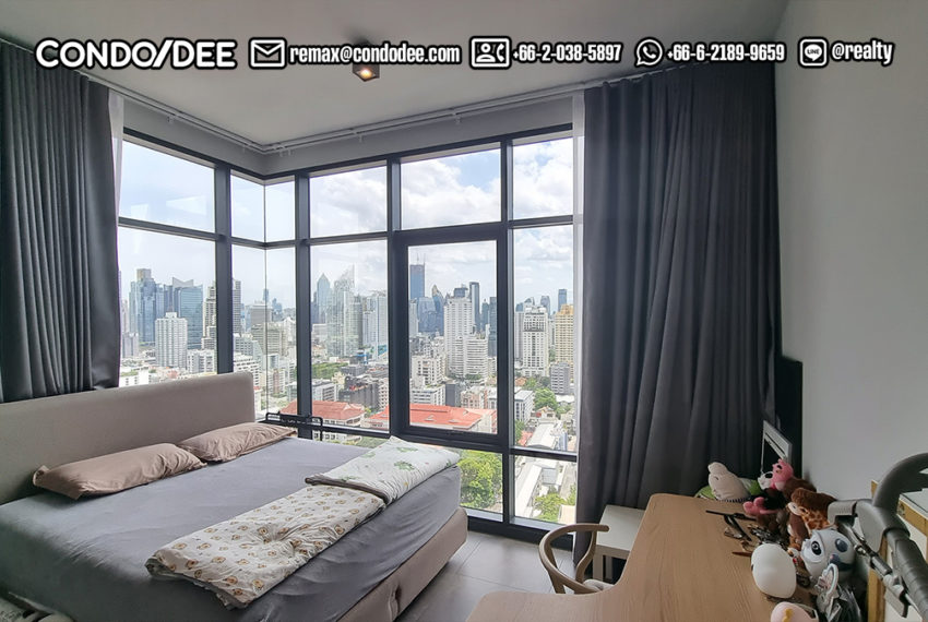 best layout condo sale Lofts Asoke master bedroom