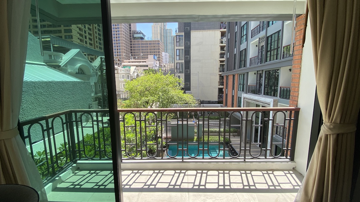 Large 2-bedroom Bangkok condo with a pool view for sale in Langsuan - quiet - Na Vara Residence