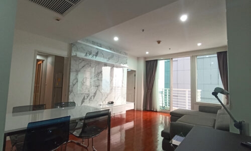 This 1-bedroom condoon Sukhumvit 24 is available in Siri Residence condominium near BTS Phrom Phong in Bangkok CBD