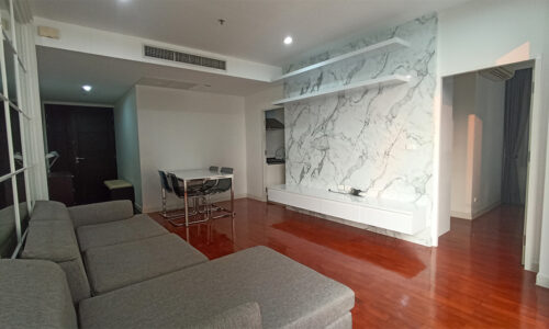 This 1-bedroom condoon Sukhumvit 24 is available in Siri Residence condominium near BTS Phrom Phong in Bangkok CBD