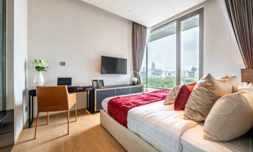 This luxurious condo with a Lumpini park view is available now at a good price at Saladaeng One condominium in Bangkok CBD